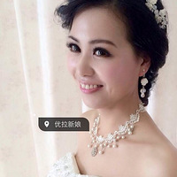 ��ױ�գ���鵱���գ�С������Χ��Ŷ��̨�ݵ����������ȡ�����