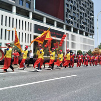 �峯�ʼ�ӭ�ף�������Ⱥ����Χ��