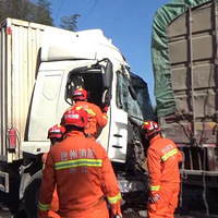 104����������������ײ���ֳ�һƬ�ǽ�......