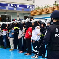 ̫���ӣ�18��Ů����һ��С������100���˳�е��Ź������8��