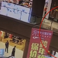 ���ӱ���İ��Ů�����̳�3¥���£������¥��ԭ��̫���������ˣ�