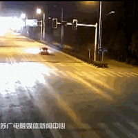 С��մ��ֻ���������ʻ�ĳ�ͻȻ��ը�ˣ�����Ϊ����һ��������