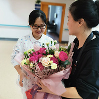 Ư����̨��"Ů״Ԫ"Զ�ڱ�����һ���ʻ�ͻ