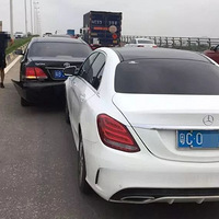 ���죬һ����Ů˾����ײ2����һ��ȫ����ȴ���"����