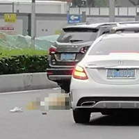 ͻ��������Ů˾�������ͻȻ�����������Ⱥ��ʮ�������ˣ�����Ƶ