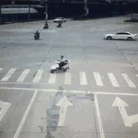 �ֳ�ײ�����ң��㽭һ�����ﳵ���ص��أ�δ��ͷ�����������綯��