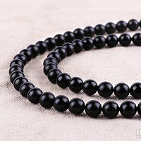 ���˱���ʳƷ�г�һ̲��ˮ