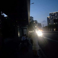 ����Ǯ������·�ϣ�һ·�̳�����