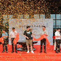 ����100���꣬���밲�þƵ�ӭ��ʢ��Ļ