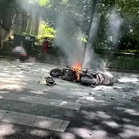 �������ɽ·����ʻ�еĵ�ƿ��ͻȻ�ճ�һ�Ż���