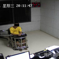 ƾʲô���Ⱥ�4���򾯷��ٱ�����ͷ���Լ�ȴ��ץ�ˣ�