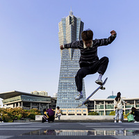 ����׷������