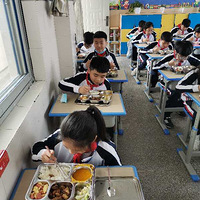 �Һͺ���������Сѧ�����꣨һλ��ί���Ա�ĸд���