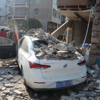 Ů�ӿ���һ������ײ��·�������񷿣�