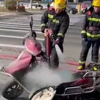 ���ҽ�ͷ���־���һĻ������С������û�뵽��