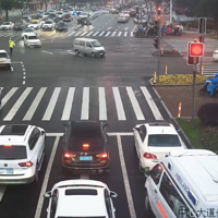 �������оȻ������Ͽ���һ�á����� ̨�ݽ��������һ������ͨ��