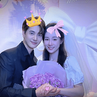 婚期将至？小五张檬晒婚纱照风格多变，上演壁咚情节浪漫如偶像剧