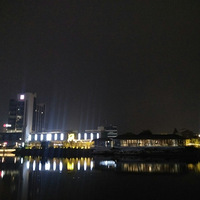 ��Ȼ��ˮϵ�����ϵƹ⽻֯��һƬҹ����