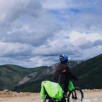 11���к����������д����ߣ�ĸ��������1������1400�๫��