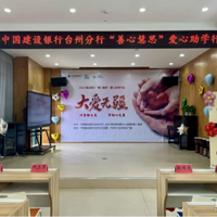 ��������̨�ݷ��У������κ�һ�����룬��ͬ���µ�