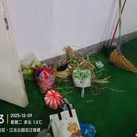 ̨�����ù㳡С�����³�����ĭ���϶ѻ�������Ͱ�ҷ�