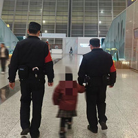 ̨��Ů��һ�˴����ޣ����¶�֢�Ĵ���Ӹ��ҵ�����Ů���֡��ܶ�