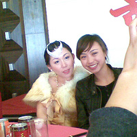 �����  �����