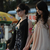 �人���и������׻� ��Ů���űȻ���̨ͬ����