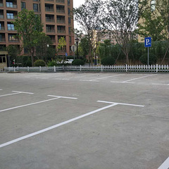 文三西路与益乐路口的豪华的非机动车停车场