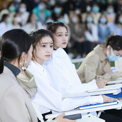 三代谋女郎同框！周冬雨关晓彤刘浩存比美