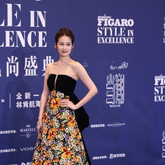 霸姐江疏影惊艳时尚盛典，犹如黑社会大佬掌控舞台