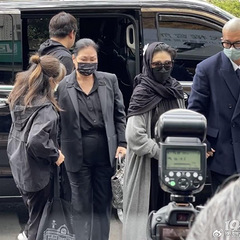稀有奢侈:大小S亮相小S公公灵堂,惊艳全场!