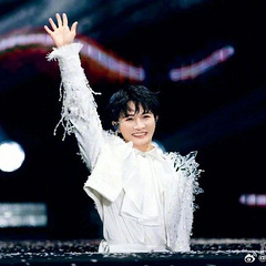 周深揭秘:每次登台都承受巨大心理压力,舞台背后的真实心情曝光
