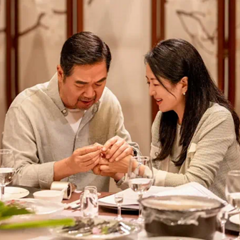 惊！老头被美女包围，年轻人都狗血了