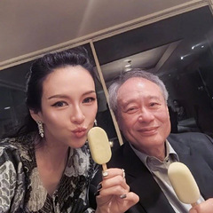 章子怡深情回应与李安的拥抱:他如同一束明亮光芒,点亮了我的电影世界