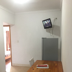 吴山边，四中吴山校区和娃哈哈小学旁，体验爷爷辈的上学之路。
