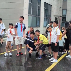 【暑假溜娃】一起带娃去元成消防站认识消防车，用水枪快乐打水仗