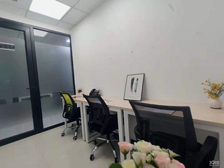 创新中国产业园精装写字楼办公室出租水电全免拎包办公