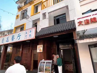 100方沿街铺位，餐饮水果