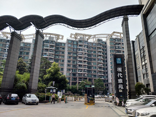 房东直租，近地铁朝晖现代雅苑出租，第一个月房租减半！