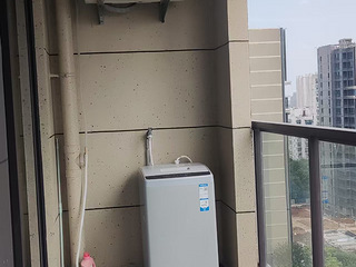 新都会朝南两室一厅一厨一卫