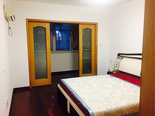 ​【个人转租无中介费】地铁房五一新村三室一厅出租