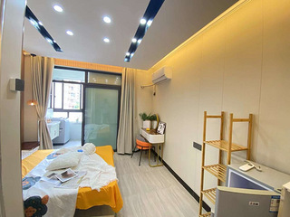 上城区地铁口附近，一室一卫带阳台，1500押一付一
