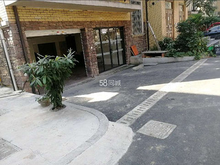 杭州瓶窑汽车可开进室内的底楼房子出租(排屋)