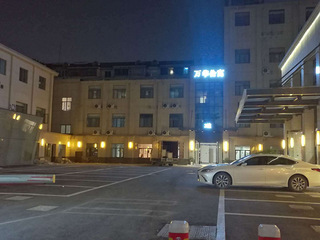 万华公寓出租，地处武林门，租金优惠