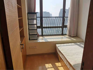 临平银泰城附近东海水景城两室一厅出租，中央空调家电齐全，房东