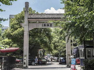 拱墅区天水街道实用车库出租啦！35.74㎡带卷闸门，囤货停车