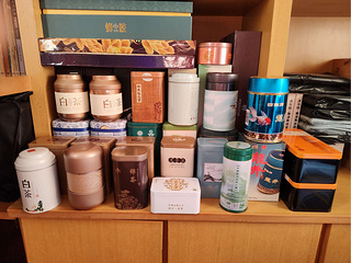 30几个精美茶叶空罐