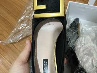 全新的高跟鞋 