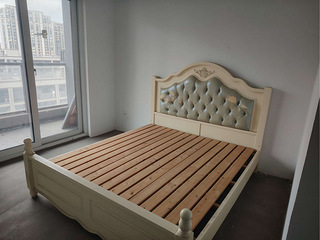 出租绣湖区域的四室两厅两卫的房子,房东直租